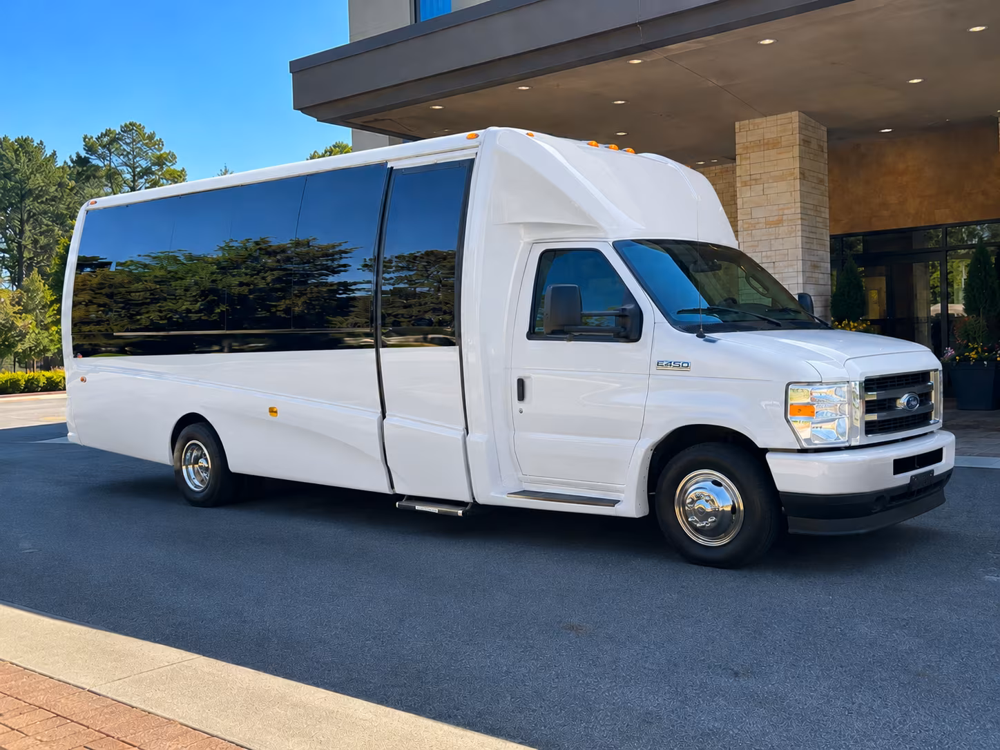bus rentals for corporate airport transfers between oceanside and san or lax