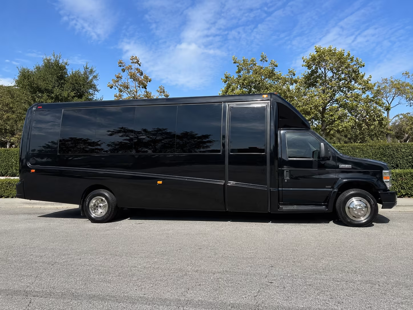 concert bus rentals for groups heading to the hollywood bowl and la venues